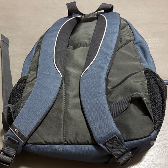 REI Two-Tone Blue Backpack - Picture 4 of 4
